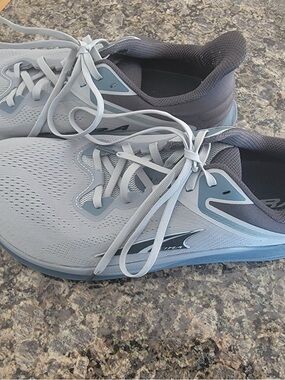 Altra Men's Torin 8 size 11 EUC